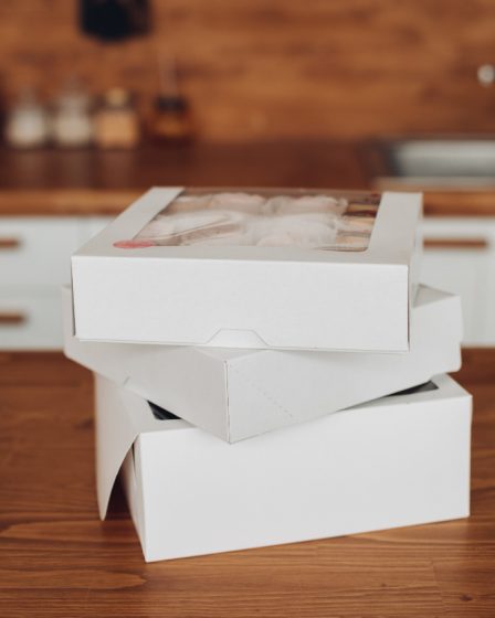 Quando vale investir em caixas sob medida mesmo com produção pequena em Guarulhos